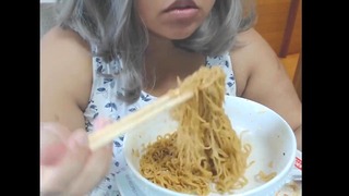 Gorgeous Feedee Eat Noodles for Her Feeder