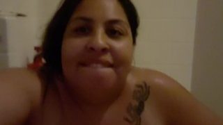 Fürdőidő 3 vastag fürdő maszturbáció szexjátékok hatalmas gyönyörű nő Latinagina szőrös