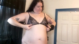 Emberlyn prøver på Unboxing af lingeri