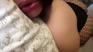érotique Asmr) Orgasmes multiples en sautillant sur le lit ! Ado super excitée