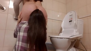 Sex na bare na toalete 2. časť