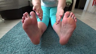 Bow to the Big Lady Legs!