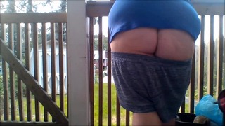 Buttcrack Flashing on Porch Girl