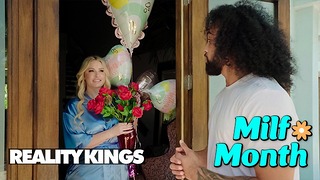 REALITY KINGS – Blonde MILF Jenna Starr Just Wants A Big Hard Dick To Ride For Mother’s Day