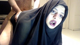 I FINALLY FUCKED MY BEST FRIEND’S MATURE ARAB MOM !