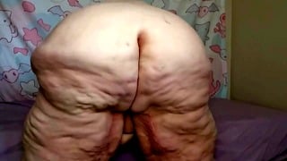 SSBBW Nude Ass Shaking