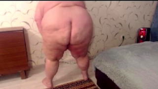 BBW granny shakes ass