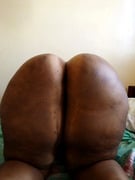 Ebony BBW’s bare ass farts