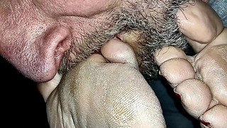 Worshipping BBW Wifes Feet And Toes