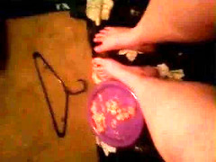 BBW crushes cake with feet (and has a little taste)