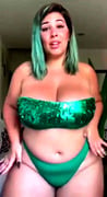 BBW shaking her things