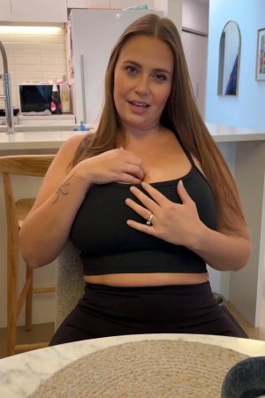 A bbw brunette with thick tits is giving a fucking mind-blowing blowjob and tittyfuck, before getting sprayed with a messy cumshot facial. And, as they say, a day without a good squirt is like a day without sunshine