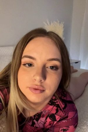 Chubby snapchat slut revealing you how to treat a big pussy