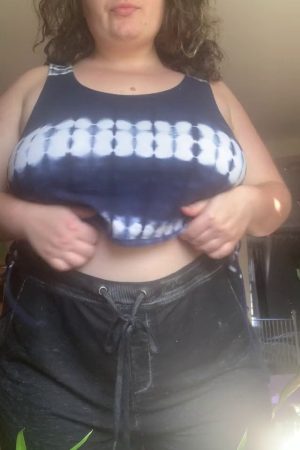 Discovered this voluptuous babe and her big funbags caught strutting near a plant. Call it nature, call it BBW…I call it heaven