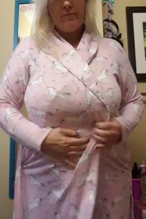 Gotcha craving over this BBW with ginormous jugs, eh? Don’t you just wish you’d find me in your bathroom? 😉
