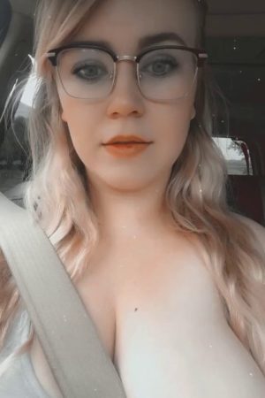 Rocking my glasses while riding shotgun, huge tits spilling over the bra. BBW lovers, look at out this full-figured babe.🔥