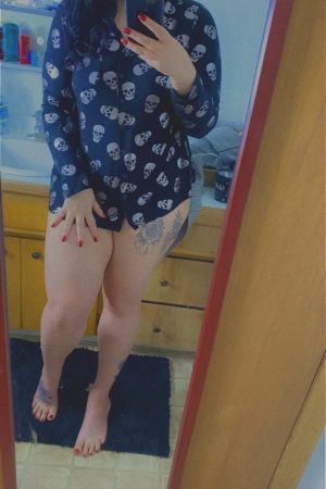 Spotted me flashing these bouncy BBW tits in the mirror, didn’t ya?! 😏 Bathroom selfie shenanigans